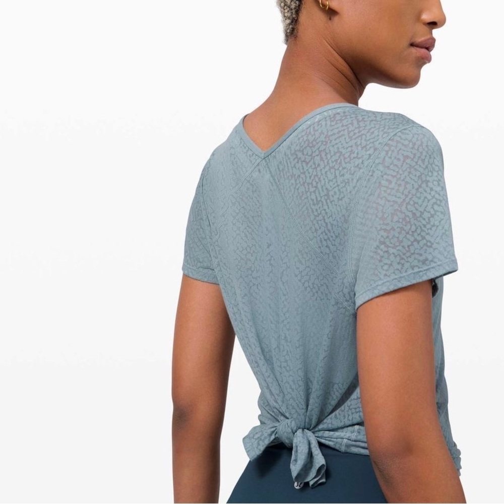 Lululemon Loop Around Tee Color: Blue Fog - image 4